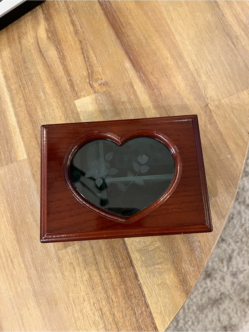 Vintage Coquette Cottagecore
Wood Jewelry Box | Heart Glass
Rose Trinket Box